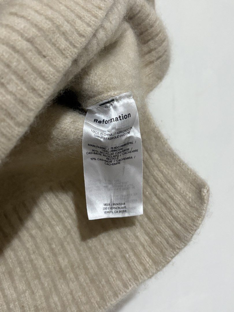REFORMATION Cashmere Polo Sweater (Category: Longsleeves) located in Echague. Submitted by love.periii (Listing ID 1469770232, Image 3). Description: 𝐀𝐕𝐀𝐈𝐋𝐀𝐁𝐋𝐄 | Send your offer if interested. Please don’t ask obvious or clearly indicated questions—it will not be entertained. ❌ NO LOWBALLERS ❌ small on tag fits small-medium NO ISSUE payment: gcash shipping via j&t.
