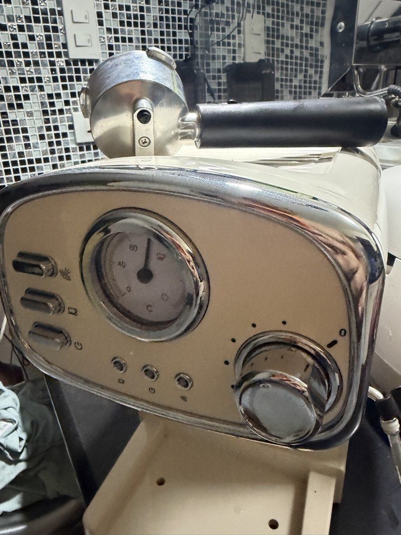 Retro Espresso Machine (Category: Coffee Machines & Makers) located in Bulacan. Submitted by mysticdeer.6d7f47 (Listing ID 1469838337, Image 3). Description: Retro Espresso Machine Flaws: No Drip tray 220V.