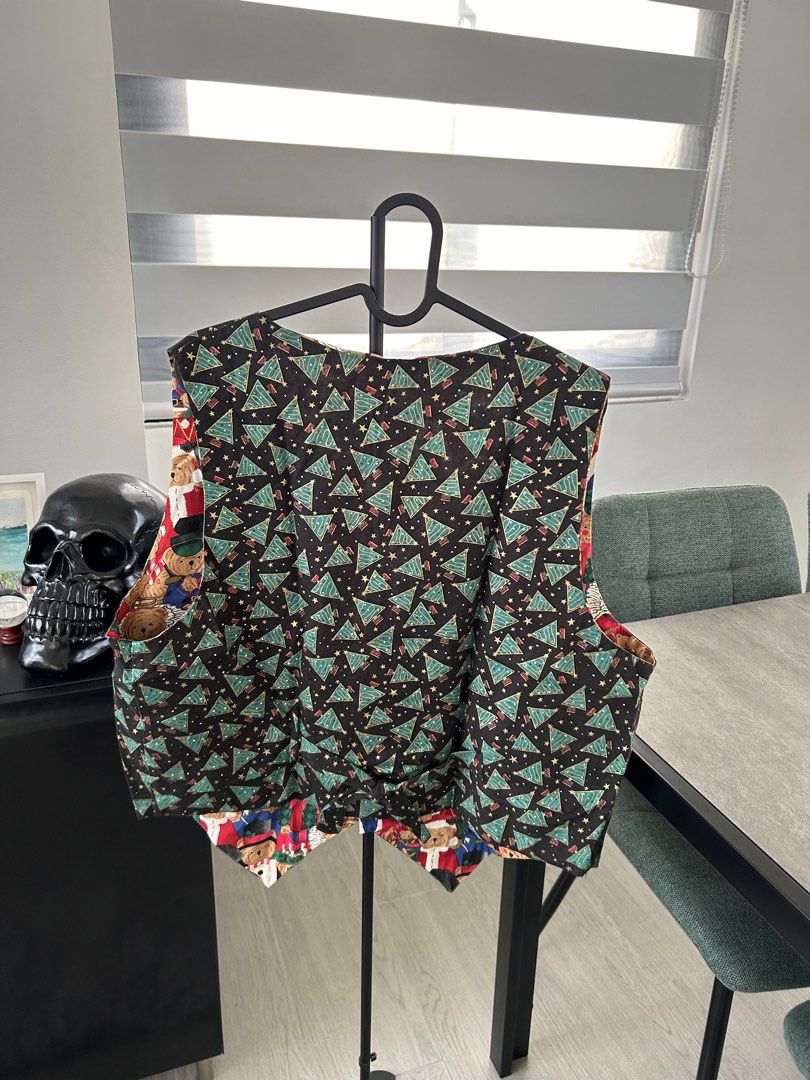 Reversible Christmas Teddy Bear / Tree Vest (M) (Category: Vests) located in Dasmarinas. Submitted by sfclosetcleanup (Listing ID 1469843065, Image 3). Description: 17 x 23.