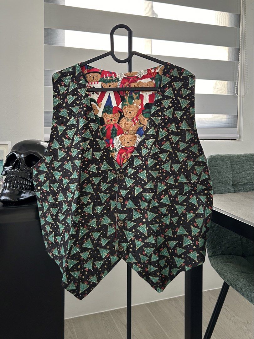 Reversible Christmas Teddy Bear / Tree Vest (M) (Category: Vests) located in Dasmarinas. Submitted by sfclosetcleanup (Listing ID 1469843065, Image 1). Description: 17 x 23.