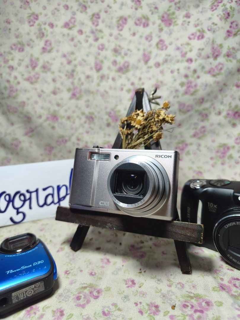 Ricoh CX1 (Category: Cameras) located in Caloocan City. Submitted by retrography.mnl (Listing ID 1469846075, Image 2). Description: Ricoh CX1 Rare Camera!🩷 6800 Ricoh CX1 Pink 9.29 Megapixels Inclusions • Unit • Strap • Original Ricoh battery • Original Ricoh Charger No port cover Pm me if interested! Sample shots posted!.
