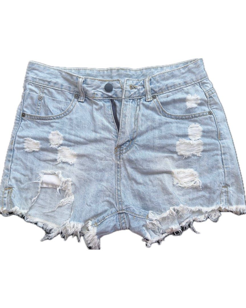Ripped Denim Shorts (Category: Shorts) located in Bacoor. Submitted by pickedbykoko (Listing ID 1469792100, Image 1). Description: Waist: 27 inches Length: 11.5 inches Condition: Excellent Colors may appear slightly different depending on lighting and your screen. 🏷 ₱98.00 Code: K33.