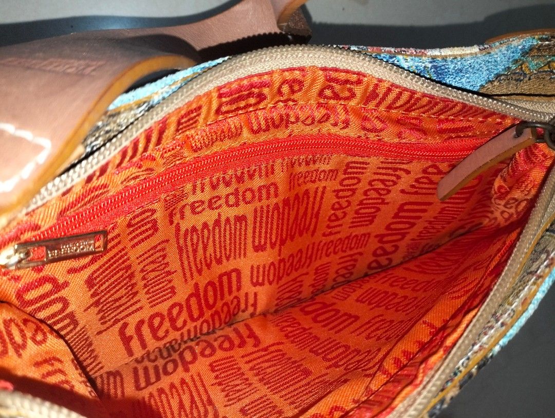 Roberto Cavalli (Category: Shoulder Bags) located in Apalit. Submitted by thrift.nkie.bills (Listing ID 1469773126, Image 2). Description: Gud day Sir/Madam 🥳 For SALE 🔥 For SALE 🔥 For SALE 🔥 🥳 Roberto Cavalli 🔥 Description: Rank AB or B Vintage Roberto Cavalli (collection year 1998) shoulder bag total leather with ethnic and boho chic elements. The handle is leather and the main body is suede leather. This rare Roberto Cavalli piece is a m