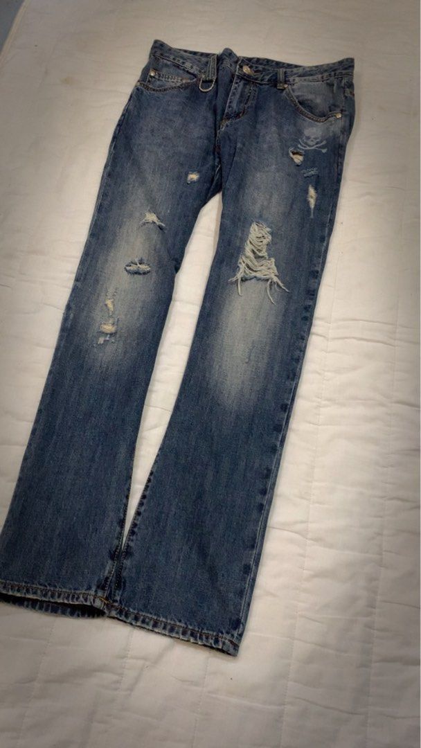 Roen (Category: Jeans) located in Aloran. Submitted by cowskin_927 (Listing ID 1469905738, Image 3). Description: Roen jeans Waist 32 length 41 Hem 7 Rise 9.5 No flaws.