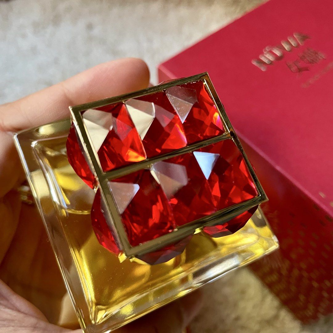 Roja Nuwa Eau de Parfum 2026 Edition (Category: Fragrance & Deodorants) located in Santiago. Submitted by janinesweetcloset (Listing ID 1469808530, Image 3). Description: Premium /OG qlty perfumes Original scent and original packaging Actual Photo posted Long lasting #perfumeph #maison #lattafa #jomalone #dubaiperfumes #dylanblue #arabperfume #tersterperfume #penhaligon #creed #bacarratrouge #byredo #replica #diptyque #parfumsdemarly #montblanc #