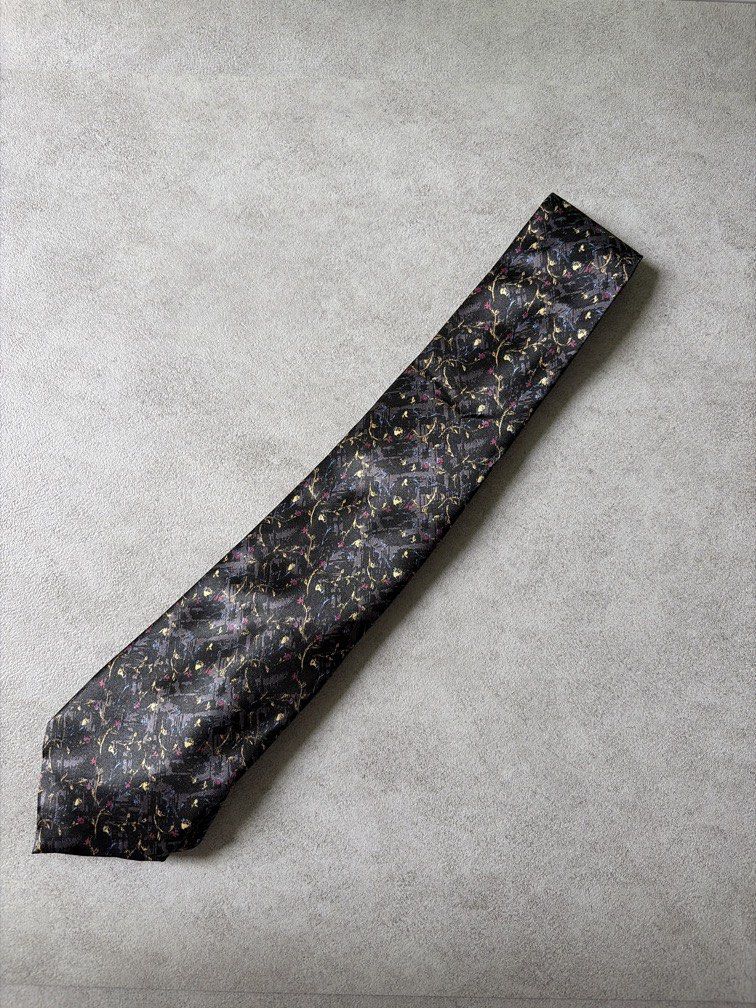Rosso Bianco Necktie (Category: Ties) located in Pasig City. Submitted by chamoisee (Listing ID 1469787316, Image 1). Description: Rosso Bianco Necktie Will keep if not sold .