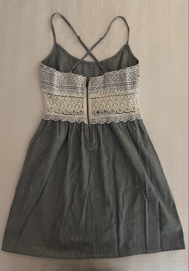 Roxy dress (Category: Dresses) located in Quezon City. Submitted by inthefrow (Listing ID 1469821394, Image 2). Description: - Preloved - Pretty blue and white striped dress - Accent: Lace detail - Easy zip at the back • Best price already .