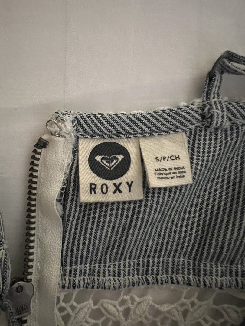 Roxy dress (Category: Dresses) located in Quezon City. Submitted by inthefrow (Listing ID 1469821394, Image 3). Description: - Preloved - Pretty blue and white striped dress - Accent: Lace detail - Easy zip at the back • Best price already .