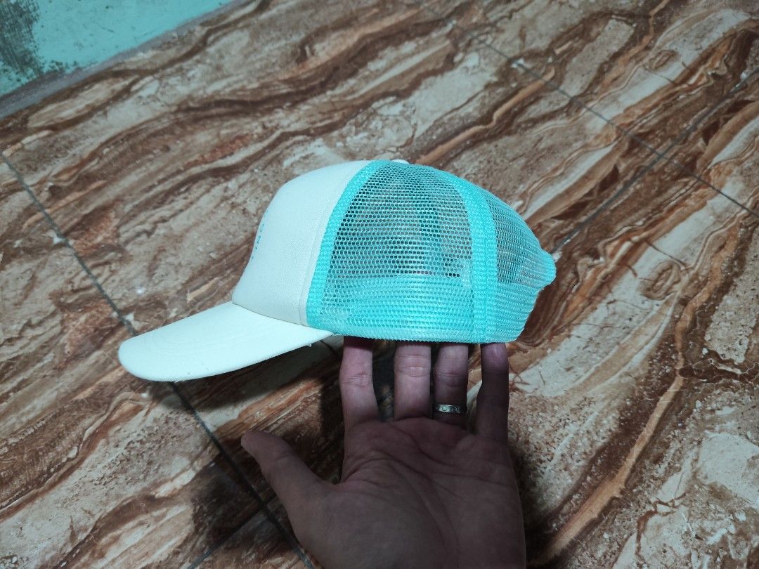 Roxy Trucker Cap (Category: Caps & Hats) located in General Santos City (Dadiangas). Submitted by alfredanth42291 (Listing ID 1469831366, Image 3). Description: ROXY TRUCKER CAP white/light blue adult size OSFA -snap back ✓excellent condition 350.