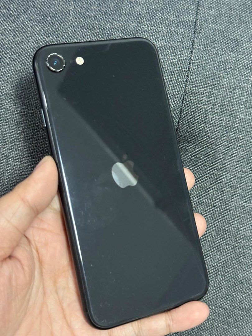 RUSH iPhone SE 2nd Gen 2020 128gb (Category: iPhone SE Series) located in Quezon City. Submitted by theclutter__ (Listing ID 1469878213, Image 1). Description: 74% BH expect niyo na life ng batt is hindi na tumatagal for half a day since 2020 na and 74% nalang BH Can be used as company phone or spare phone No other issues Truetone working Scan working Zoom in and out not shaky Minimal scratches and paint chips (pls see pictures) 128gb Openline.