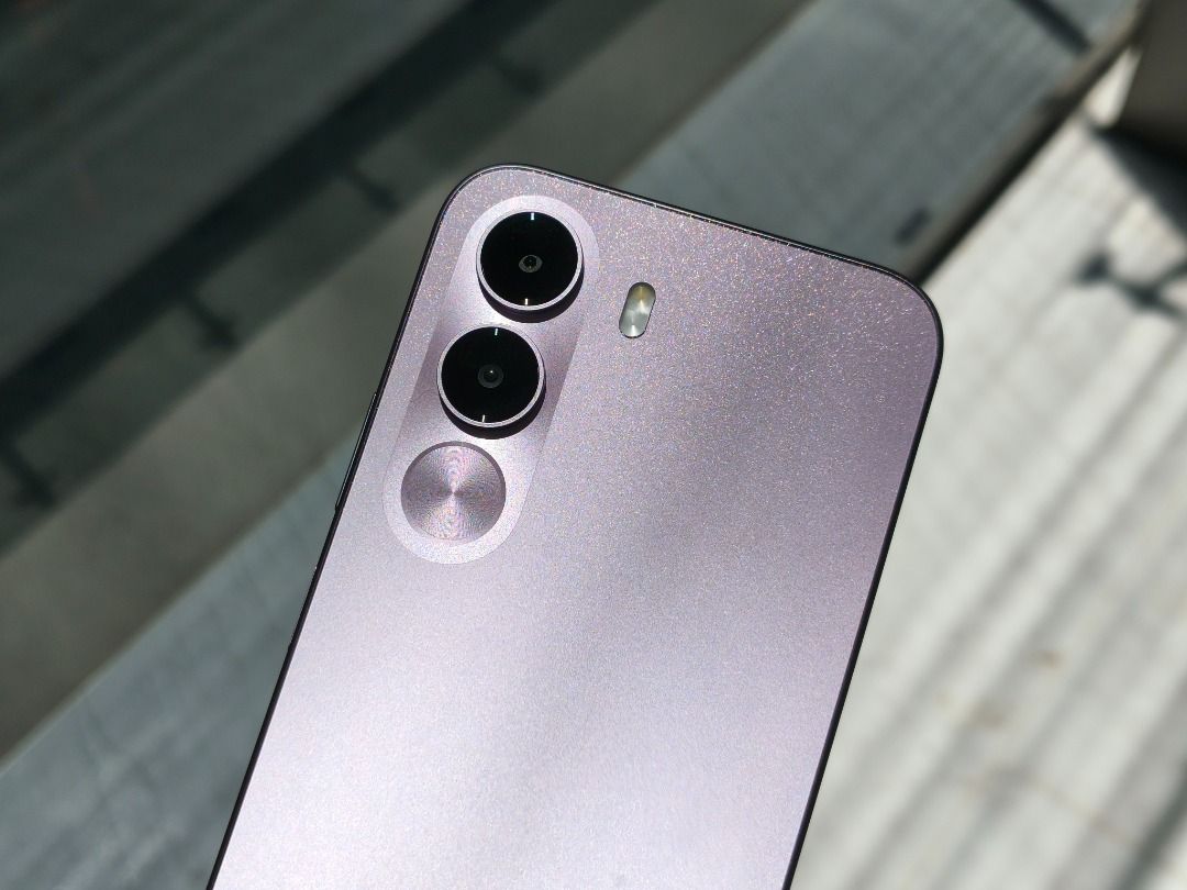 [RUSH] realme C100i (4/256, Purple) (Category: Realme) located in San Mateo. Submitted by ibinebenta (Listing ID 1469871736, Image 2). Description: BASA BAGO MAG INQUIRE xxxxxxxx realme C100i 4/256, Purple Condition: Lightly used, opened to test lang, then stuck na sa bahay. Good as new. Accessories intact and unused sa box. Case lang nagamit nang very light. If may scratches, very light and sa screen protector lang siya. No receipt. Ok po pang c
