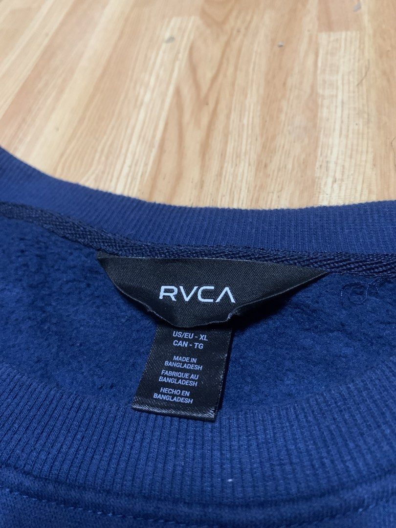 RVCA SWEATSHIRT (Category: Coats, Jackets and Outerwear) located in Rizal. Submitted by uniii_011 (Listing ID 1469915820, Image 3). Description: W: 25.5 L: 30 EXCELLENT CONDITION .