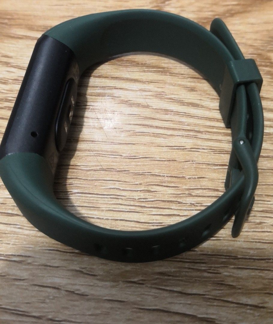 Ryze Elevate watch with Box and manual (Category: Wearables & Smart Watches) located in Pasig City. Submitted by tagkaro (Listing ID 1469836097, Image 3). Description: Declutering — ryze Elevate australian brand. orig ang ganda sa kamay sootin may. gasgas lang un lng all. goods matagal ang battery life complete po. yan. box ang manual.