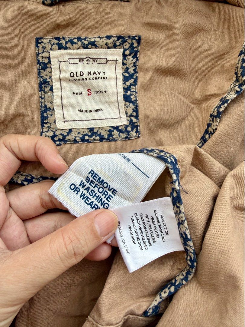 (S) Old Navy Vintage Cropped Tan Trench Jacket (Category: Coats, Jackets and Outerwear) located in Quezon City. Submitted by shopgood_mnl (Listing ID 1469837721, Image 2). Description: .