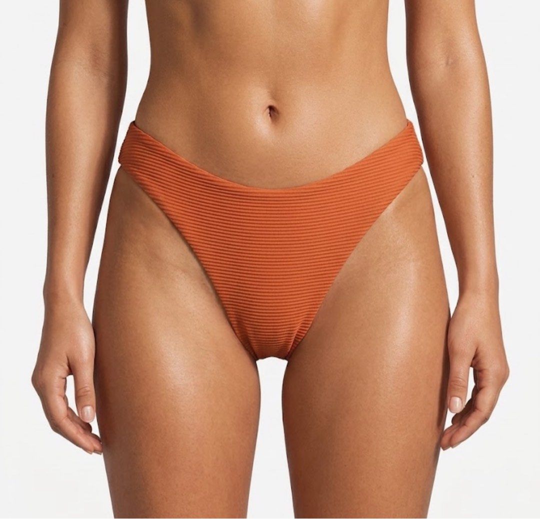 (S) SEAFOLLY Bikini Bottom / Swim Bottom (Category: Bikinis & Swimsuits) located in Manila. Submitted by sunnyfloshop (Listing ID 1469919323, Image 1). Description: Brandnew 🍃Small 🍃Lined.