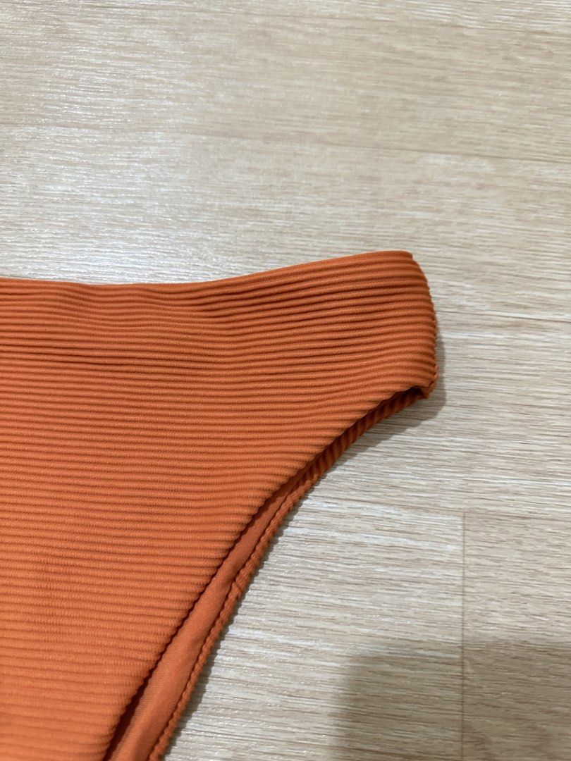 (S) SEAFOLLY Bikini Bottom / Swim Bottom (Category: Bikinis & Swimsuits) located in Manila. Submitted by sunnyfloshop (Listing ID 1469919323, Image 3). Description: Brandnew 🍃Small 🍃Lined.