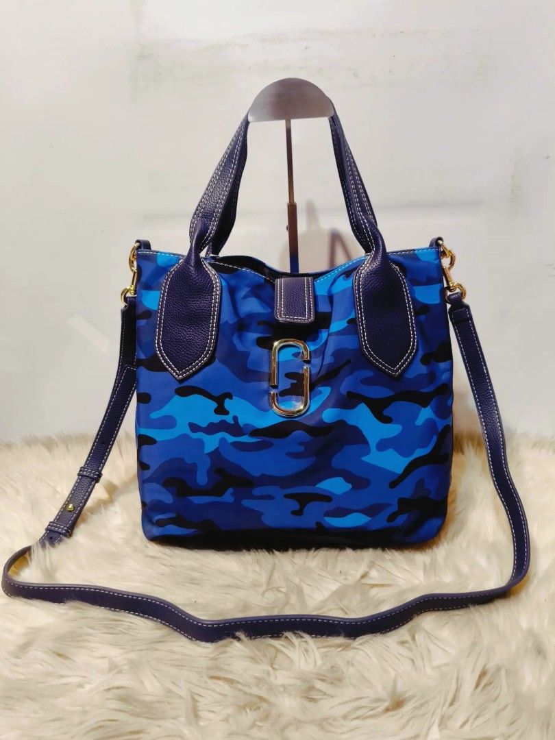 Sale! Marc Jacobs 2way (Category: Shoulder Bags) located in Cabuyao City. Submitted by secondhand.shop.ph (Listing ID 1469923965, Image 2). Description: Sale❗️Sale❗️Sale❗️ ₱ 2,899 Marc Jacobs Brand-new condition Medium flawless 📌First to pay!.