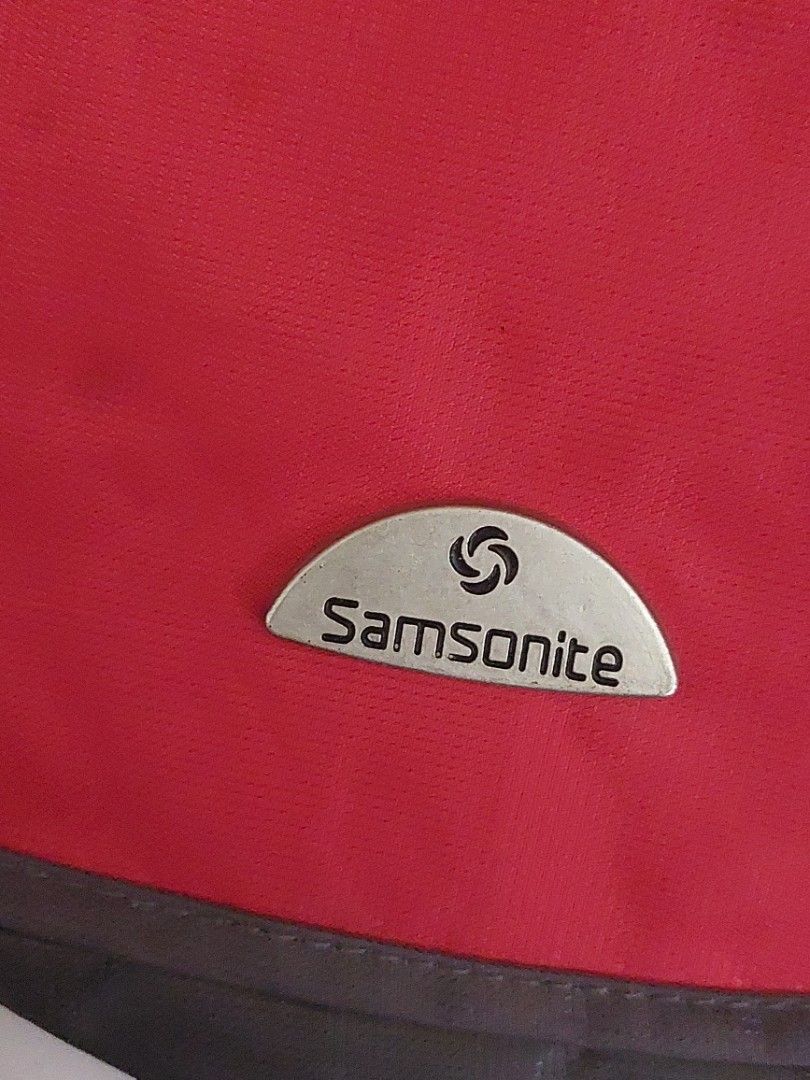 Samsonite Red and Grey Sling Bag (Category: Sling Bags) located in Malaybalay. Submitted by mags_sofia (Listing ID 1469873041, Image 2). Description: - Adjustable shoulder strap for a custom fit - Front zippered pocket with metal D-ring attachment and a wide-opening main compartment - Clean grey interior lining - Ideal for daily essentials, commuting, or travel.