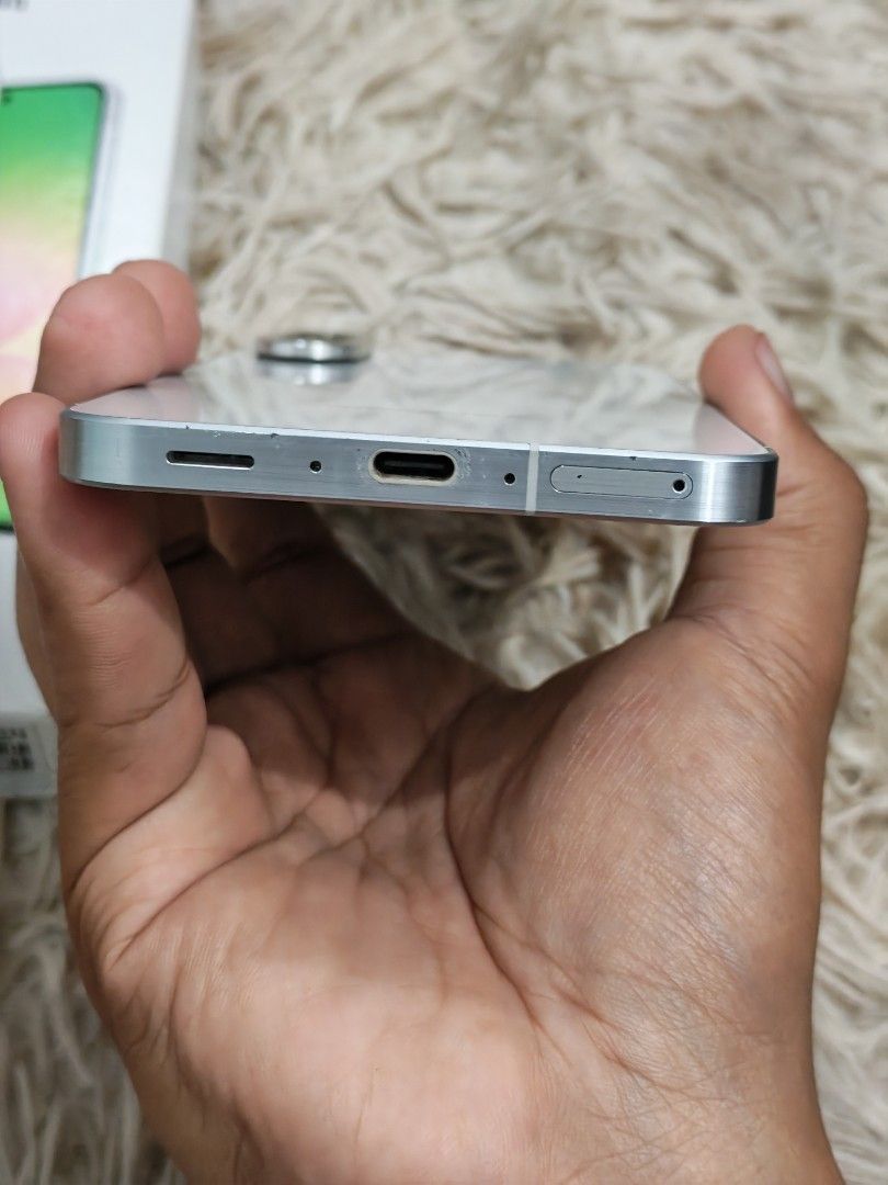 Samsung A56 5G 256gb (Category: Samsung) located in Caloocan City. Submitted by angebelena (Listing ID 1469898260, Image 3). Description: Samsung A56 5G 256gb Awesome LightGray NTC Approved Factory Unlocked Complete with box and receipt Money back guarantee if installment or Samsung Finance Minimal sign of usage No issue and all working ₱11,500 Fixed North Caloocan area. Malaria/Barracks/Tala/Bagong Silang. Pwede ko deliver mismo sa Loc nyo add n