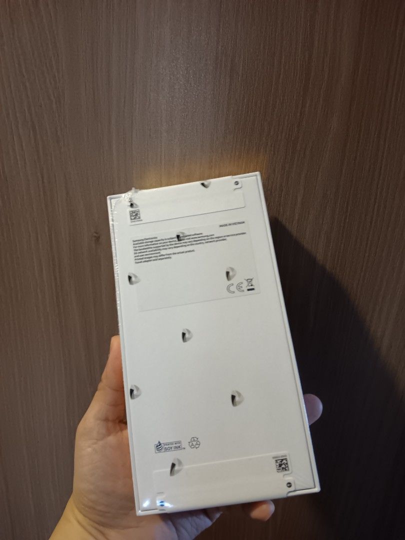 SAMSUNG A57 5G (Category: Samsung) located in Quezon City. Submitted by ViganCasaAbelIloco (Listing ID 1469772203, Image 3). Description: •Brandnew, sealed * 8 GB RAM + 256 GB storage * Color:Awesome Navy * BRAND NEW, sealed * Locked to SMART * RFS: not android user Note: Slightly negotiable.