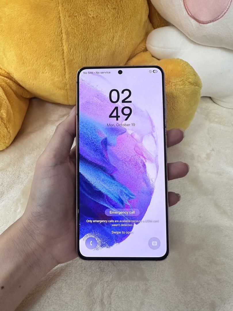 SAMSUNG S21 5G (Category: Samsung) located in Mandaluyong City. Submitted by jezel01 (Listing ID 1469779951, Image 2). Description: SAMSUNG S21 5G 256GB 8GB RAM Openline issue: slight gap Unli check Unli reset.