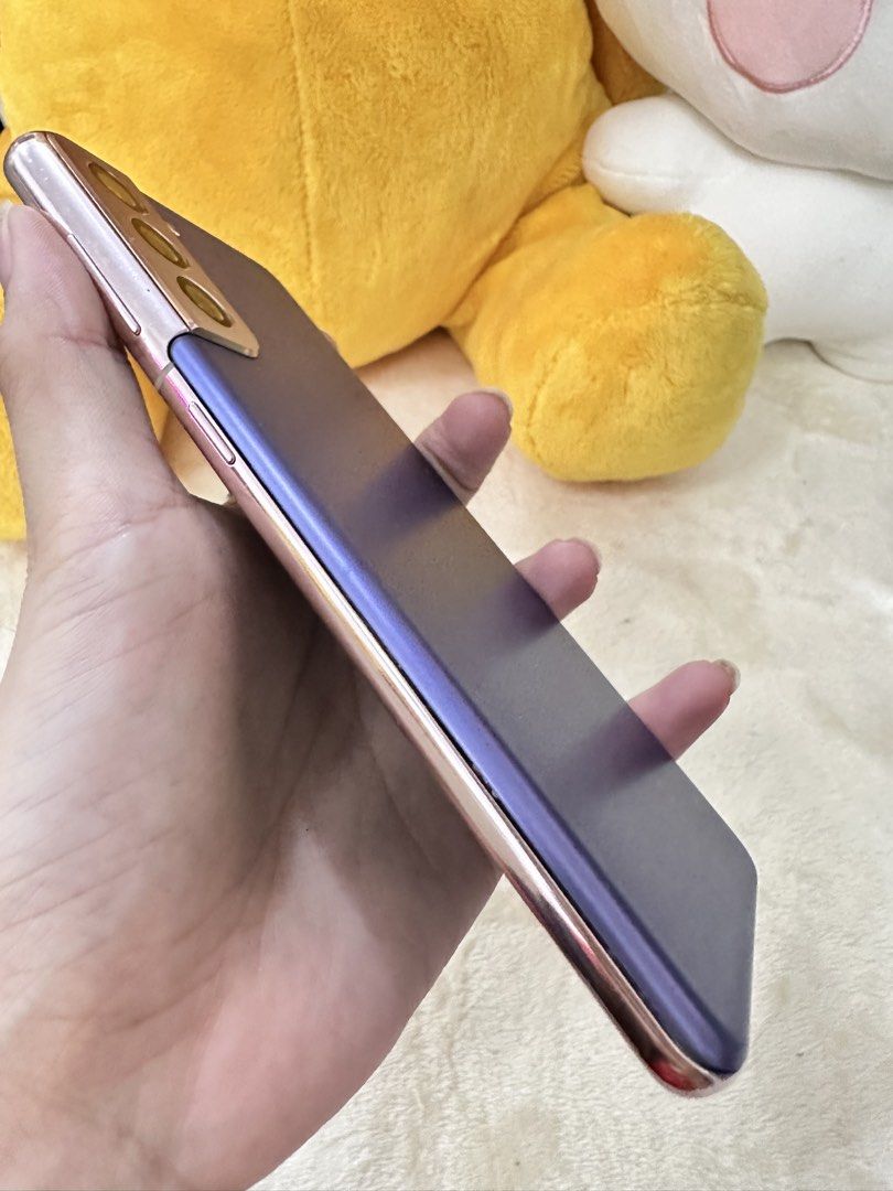 SAMSUNG S21 5G (Category: Samsung) located in Mandaluyong City. Submitted by jezel01 (Listing ID 1469779951, Image 3). Description: SAMSUNG S21 5G 256GB 8GB RAM Openline issue: slight gap Unli check Unli reset.