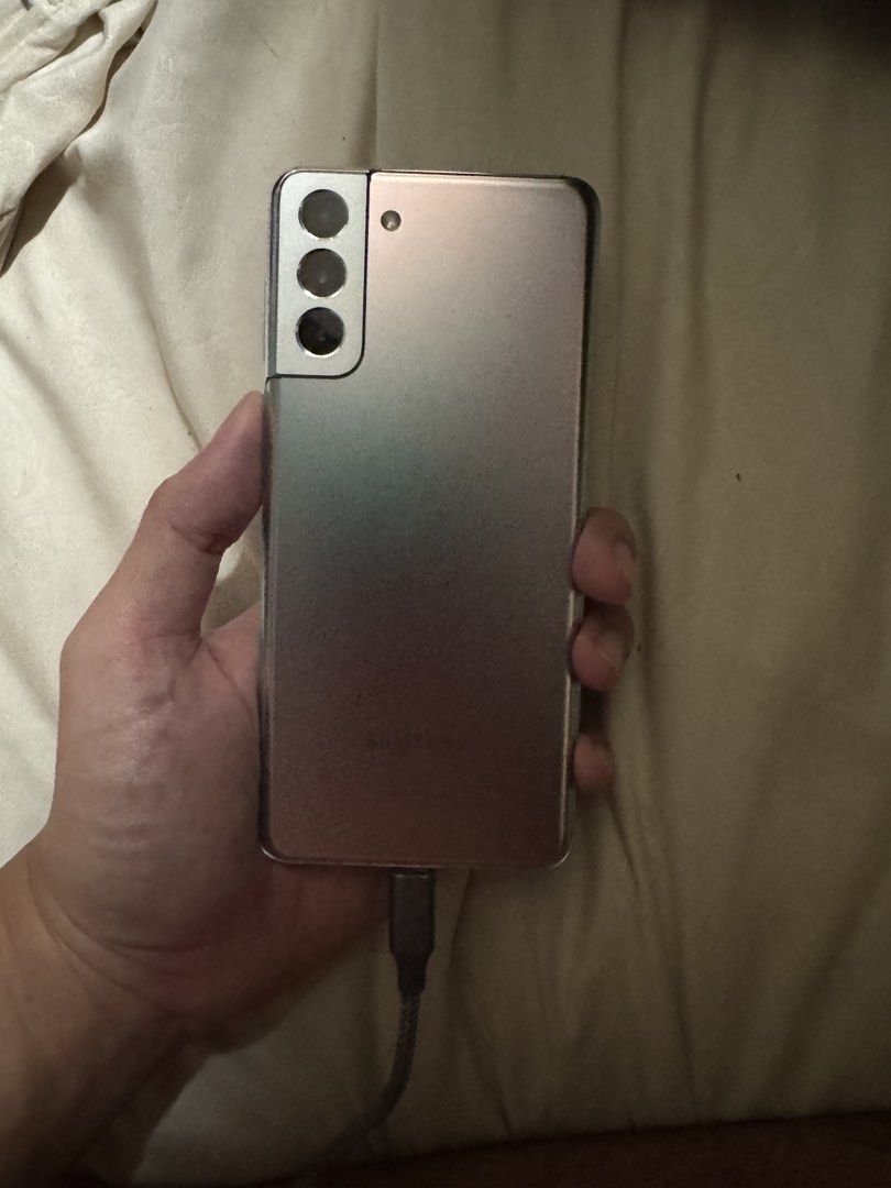 Samsung S21+ Silver 8/256 GB (Category: Samsung) located in Pasay City. Submitted by girtana (Listing ID 1469760002, Image 3). Description: Samsung S21+ 8/256 Dual physical sim Got from Globe but openline na for both sim Issue: lines as pic and back glass glue is not sticking properly Unit and box only .