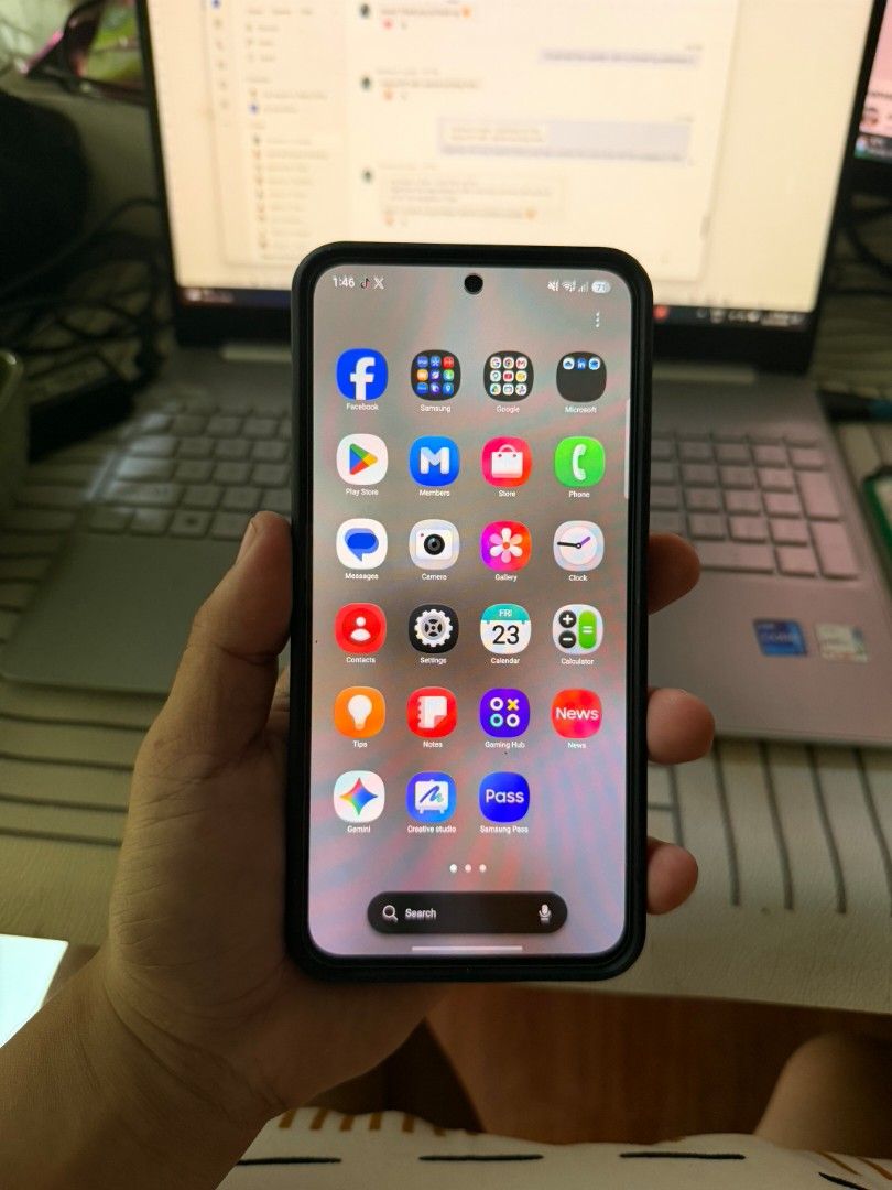 Samsung S24 FE 256gb Openline (Category: Samsung) located in Quezon City. Submitted by itsgelay (Listing ID 1469807979, Image 2). Description: Looking for Samsung S25 Ultra that I can swap with my preloved Samsung S24 FE. i been using my phone for 1yr and condition is all good. Updated to One UI 9 with no issues. Willing to add for swap. Not for sale. check photos for issue on the charging port..