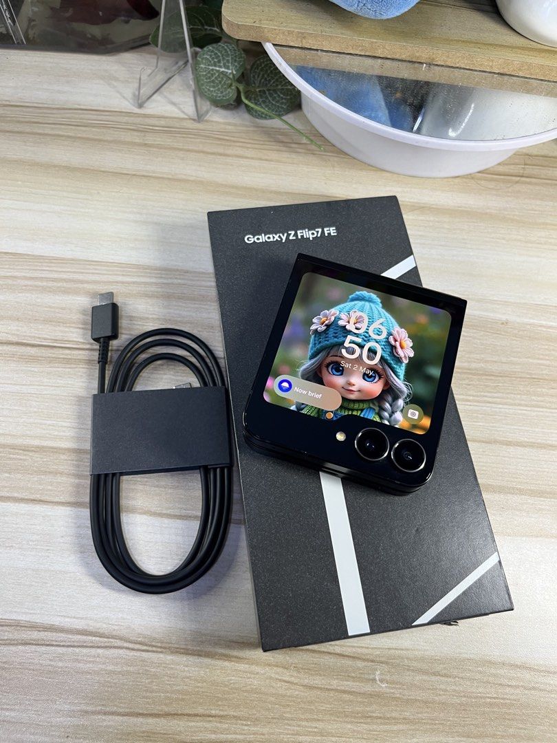 Samsung Z flip 7 fe (fan edition) (Category: Samsung) located in Quezon City. Submitted by lhensdcruz0626 (Listing ID 1469833423, Image 1). Description: LATEST TO MI 😍 SAMSUNG Z FLIP 7 fe 😍🥰 sa wakas me stock na Limited stock lang po grab nyo na po agad 🙂 128gb 8gb ram 6.7 inches screen Wow 50mp camera 🥰 4000mah battery 2nd hand with 1 week warranty Almost New Makinis CLERANCE SALE!!! ₱24,899.