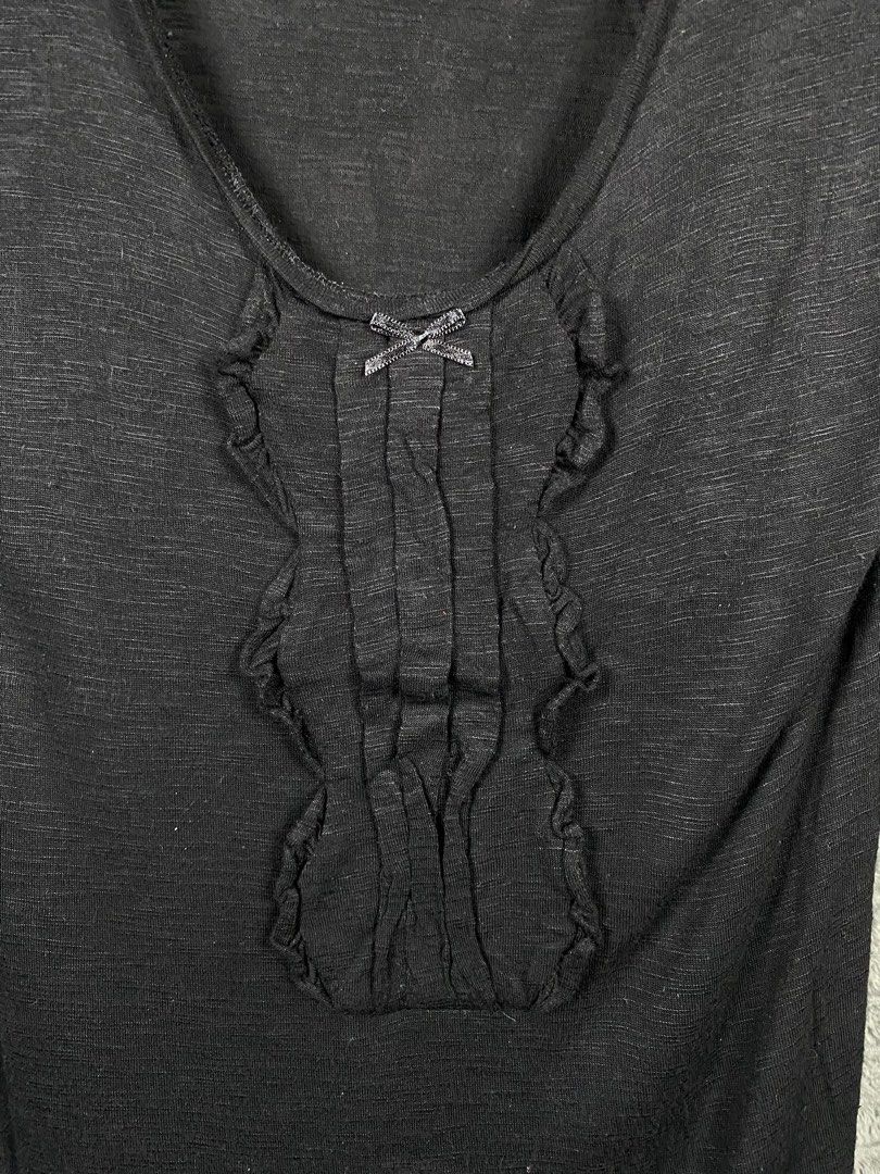 Sandro Black Ruffled Shirt (Category: Blouses) located in Bacolod City. Submitted by treasurehunts.6100 (Listing ID 1469911468, Image 3). Description: Sandro Black Ruffled Shirt Condition - Excellent Color - Black Color rate - 9.8 / 10 No Flaws Size 1 Dimensions : Width - 16.5 Length - 25 Brands you might find on my profile : ( Cos, Uniqlo, H&M, Zara, Muji, Ralph Lauren, Hugo Boss, Fred Perry, Lacoste, Armani, Oakley, The North Face, Lululemon, A