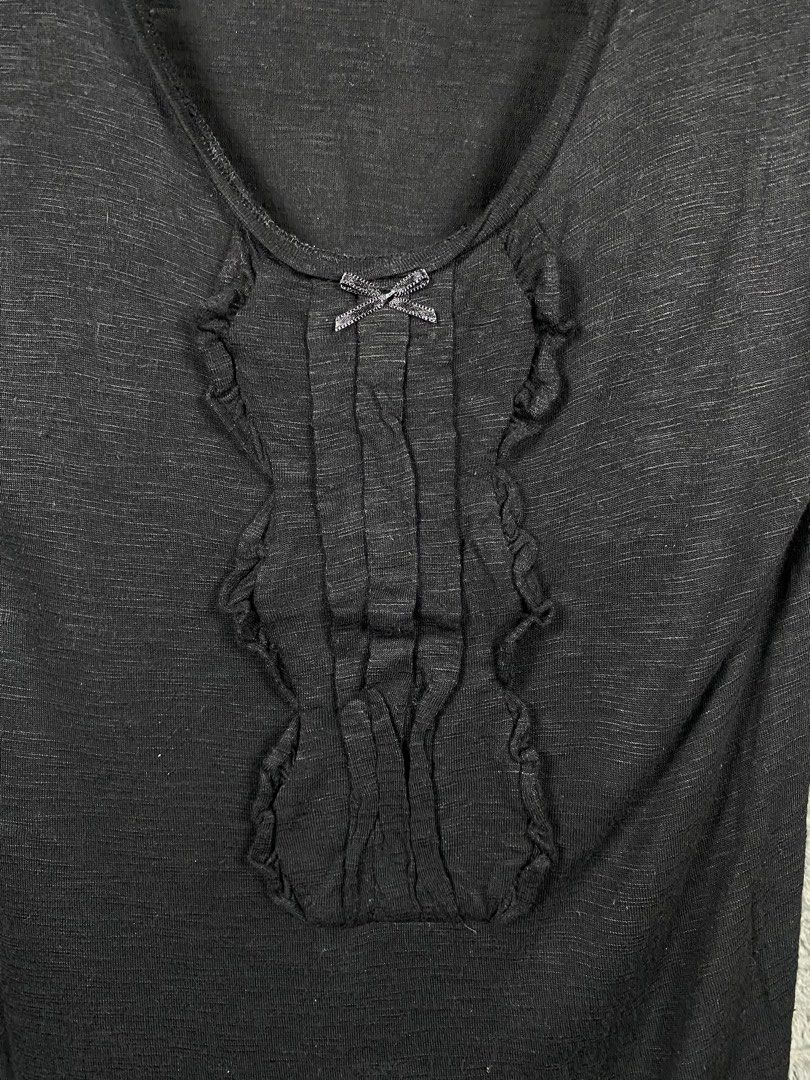 Sandro Black Ruffled Shirt (Category: Blouses) located in Bacolod City. Submitted by treasurehunts.6100 (Listing ID 1469911468, Image 2). Description: Sandro Black Ruffled Shirt Condition - Excellent Color - Black Color rate - 9.8 / 10 No Flaws Size 1 Dimensions : Width - 16.5 Length - 25 Brands you might find on my profile : ( Cos, Uniqlo, H&M, Zara, Muji, Ralph Lauren, Hugo Boss, Fred Perry, Lacoste, Armani, Oakley, The North Face, Lululemon, A