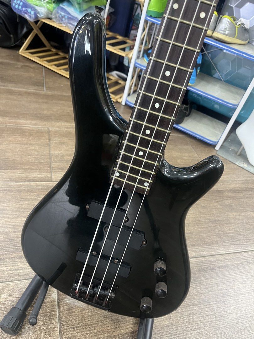 Santa Cruz 4-String Electric Bass Guitar Black, Hobbies & Lifestyle ...