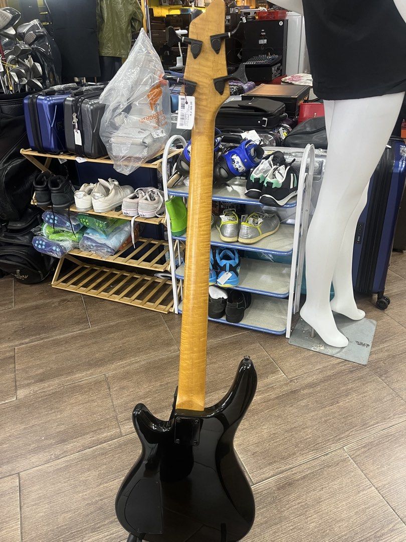 Santa Cruz 4-String Electric Bass Guitar Black, Hobbies & Lifestyle ...