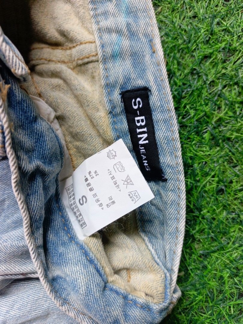S-BIN baggy pants (Category: Jeans) located in Davao. Submitted by karlito. (Listing ID 1469775259, Image 3). Description: Waist 26 Length 44 Hem 10.5.