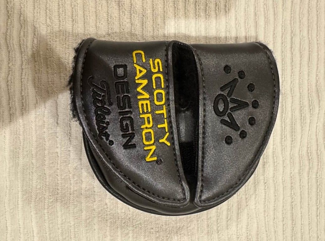 Scotty Cameron Phantom Center Shafted Headcover (Category: Golf) located in San Juan. Submitted by docpratty (Listing ID 1469844738, Image 2). Description: Didn’t realize this was center-shafted, so I’m putting it up for sale..