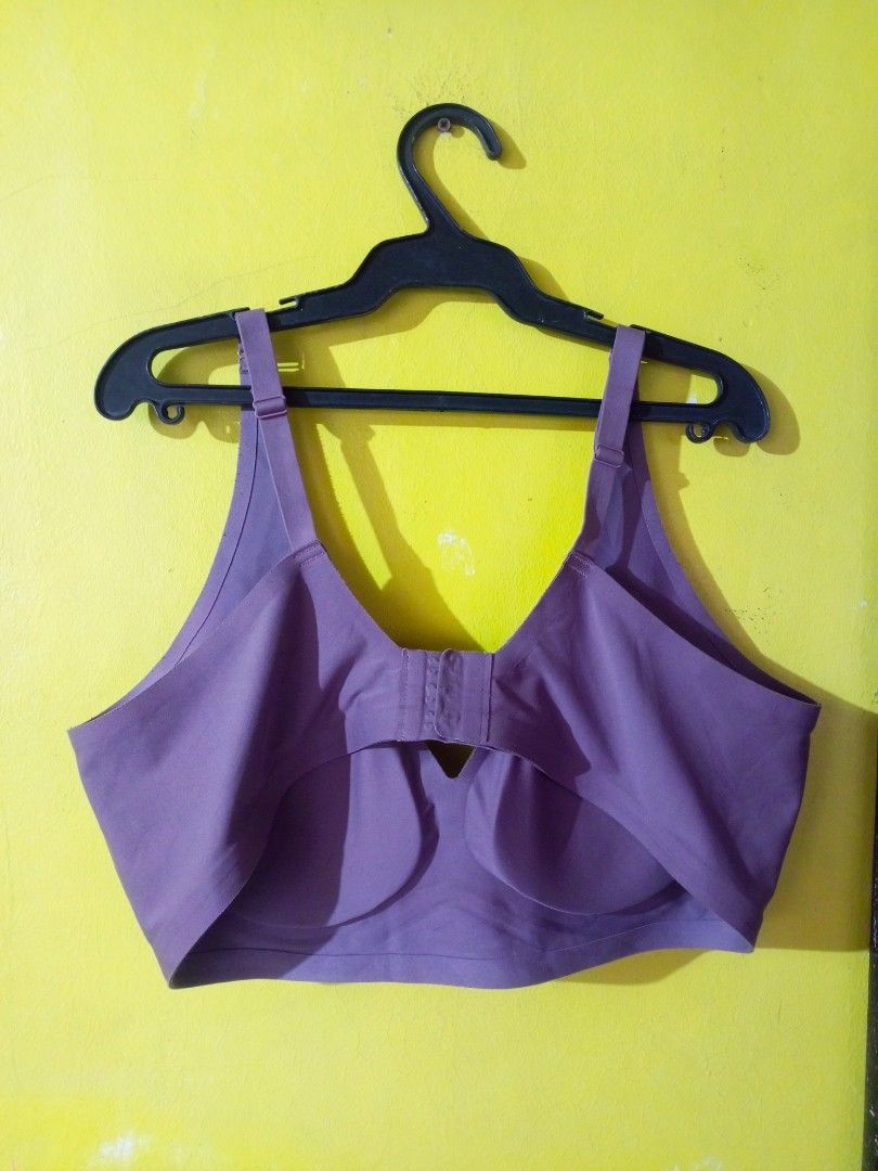 Seamless Bra Buffalo David Bitton Size: XL (Category: Undergarments & Loungewear) located in Navotas City. Submitted by vanilla_sandalwood (Listing ID 1469850551, Image 3). Description: -Brand: Buffalo David Bitton -Size: XL -Color: Dark Gray -Seamless Bra -Can fit to size 40 -Good Condition -Ukay US Bale wash na po.