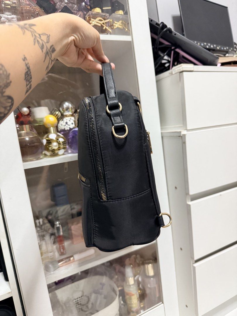 Secosana back pack (Category: Backpacks) located in Bacoor. Submitted by jandeeee (Listing ID 1469760562, Image 2). Description: Kasama na yung black twilly sa handle.