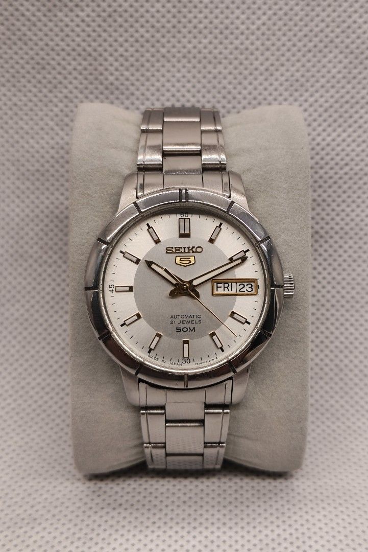 Seiko 5 Automatic 21 Jewels (Reference: SNK899K1) JDM (Category: Men's Watches) located in Pasig City. Submitted by timepiece-and-co (Listing ID 1469797606, Image 1). Description: Key Features: Movement: Caliber 7S26 Automatic (Self-winding mechanical movement) Jewels: 21 Jewels Dial: Silver/Cream sunburst dial with gold-accented hands and indices Complications: Day and date display window at the 3 o'clock position Water Resistance: 50 Meters (50
