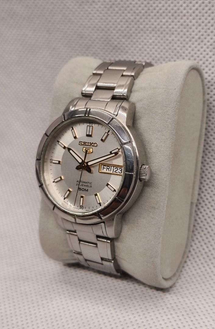 Seiko 5 Automatic 21 Jewels (Reference: SNK899K1) JDM (Category: Men's Watches) located in Pasig City. Submitted by timepiece-and-co (Listing ID 1469797606, Image 3). Description: Key Features: Movement: Caliber 7S26 Automatic (Self-winding mechanical movement) Jewels: 21 Jewels Dial: Silver/Cream sunburst dial with gold-accented hands and indices Complications: Day and date display window at the 3 o'clock position Water Resistance: 50 Meters (50