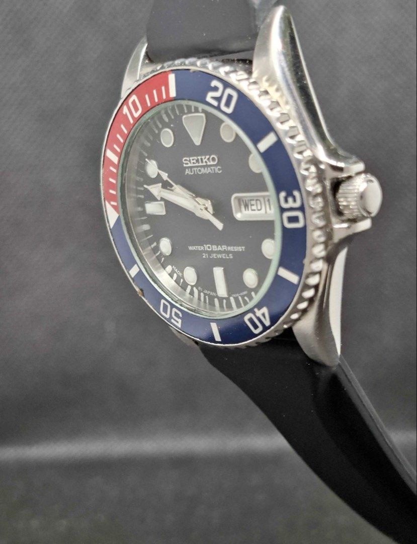 Seiko Automatic Pepsi Bezel Diver Watch (Category: Men's Watches) located in Pasig City. Submitted by gilbert0726 (Listing ID 1469944220, Image 2). Description: - Brand: Seiko Automatic Diver Watch - Bezel: Classic red and blue Pepsi bezel - Dial: Dark dial with glowing luminescent markers/hands and 3 o'clock day-date display - Movement: Reliable 21 jewels automatic movement - Build: Sturdy stainless steel case with a comfortable black rubber str