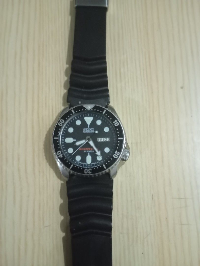Seiko divers automatic (Category: Men's Watches) located in Las Pinas. Submitted by quick_deals_great_finds2 (Listing ID 1469879340, Image 3). Description: Original 7s26 seiko mechanism 42mm large rotating bezel Fully functional keeps time.