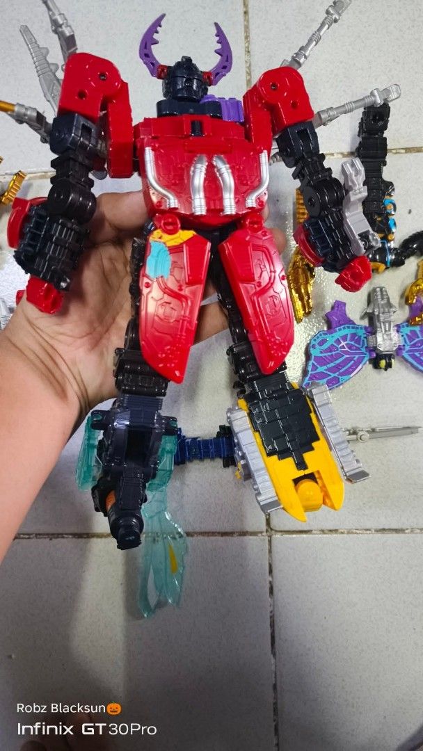 Sentai Kingohger (Category: Interactive Toys) located in Tanza. Submitted by robzblacksun (Listing ID 1469797819, Image 2). Description: kingohger set 3k may missing parts right Wing ng tombo 1 leg ng papillon 1 claw ng kuwagata God kumo same color God scorpion mising tail, claw at 1 paa location tanza cavite.