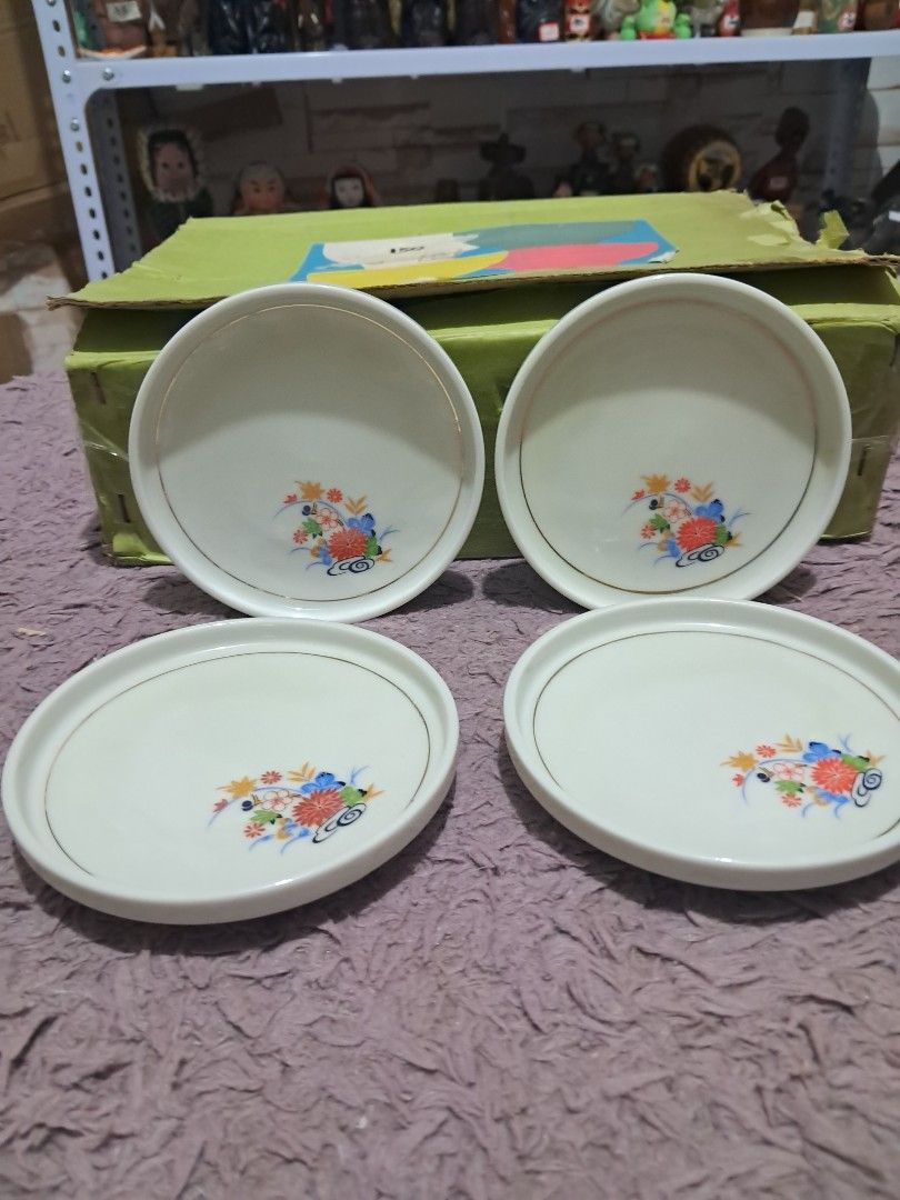 Set (Category: Dinnerware & Cutlery) located in Cavite. Submitted by secretjapansurplus (Listing ID 1469901549, Image 3). Description: Vintage Japanese Arita Porcelain Tableware Set (5 Pieces) • Condition: Brand new / Never used (Old stock) • Set Includes: 1 large serving bowl and 4 matching plates/saucers • Details: Beautiful traditional Kakiemon-style floral design with elegant gold rim accents. • Note: The items are pristine and in brand new c