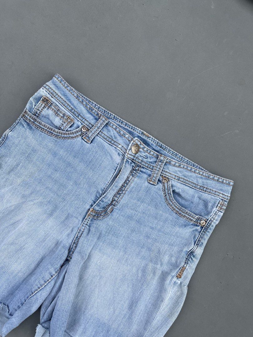 SEVEN7 DENIM SHORT (Category: Shorts) located in Quezon City. Submitted by kentstuff (Listing ID 1469905467, Image 2). Description: SEVEN7 Waist: 34-37 Length: 16 Leg opening: 12 Condition: Excellent CR: 9/10 Issue: ❌ DISCLAIMER: This is a thrifted item. All brands, logos, and trademarks belong to their rightful owners. We’re here to rehome great pieces — no brand affiliation intended.
