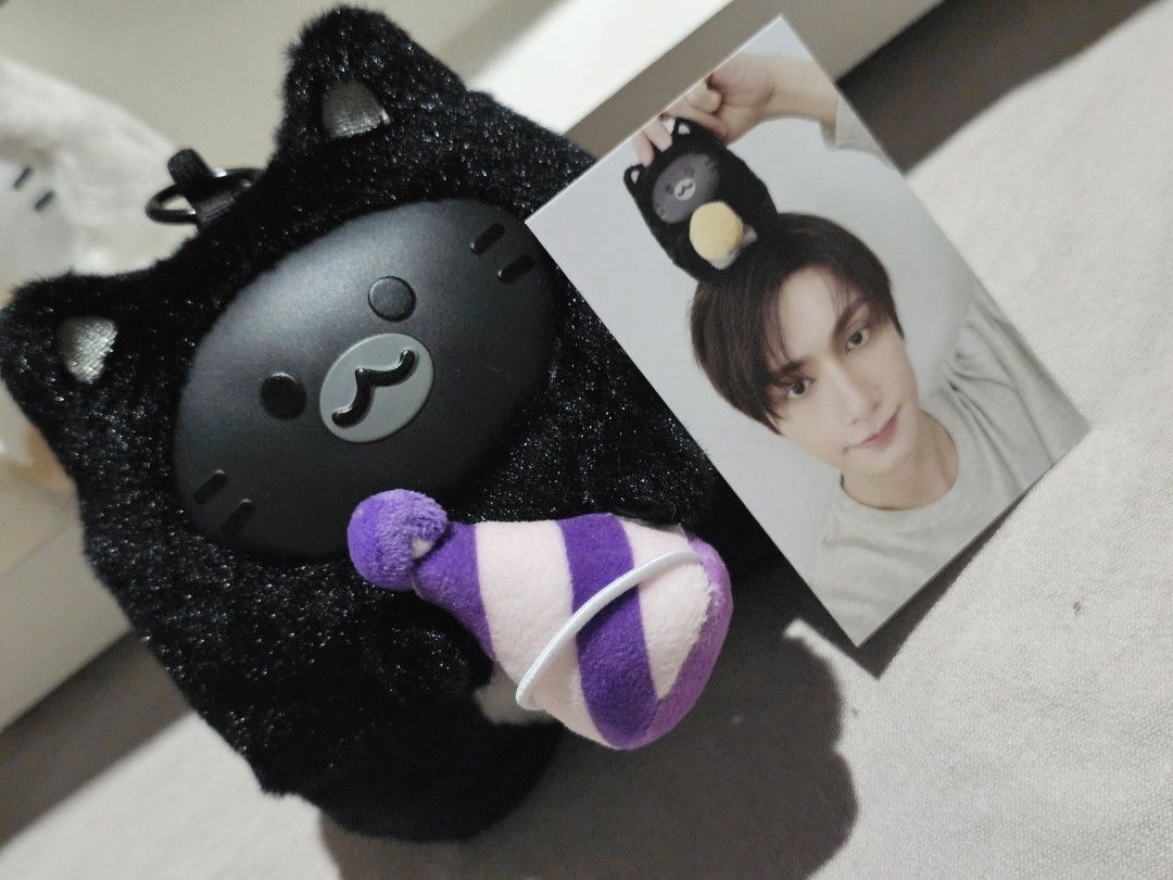 SEVENTEEN JUN HAPPY DAY JUN OCL KEYRING (Category: K-Wave Merchandise) located in Manila. Submitted by hanifinds (Listing ID 1469916622, Image 2). Description: ▪︎ keyring + pc P1250 ▪︎ pc only P250.