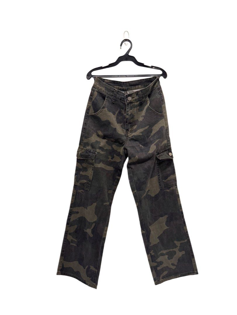SHEIN Cargo pants (Category: Jeans) located in Pasig City. Submitted by katchdatfit_ (Listing ID 1469876189, Image 1). Description: - Like new - Used once .