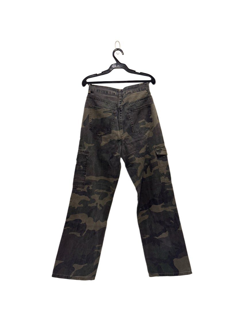 SHEIN Cargo pants (Category: Jeans) located in Pasig City. Submitted by katchdatfit_ (Listing ID 1469876189, Image 2). Description: - Like new - Used once .