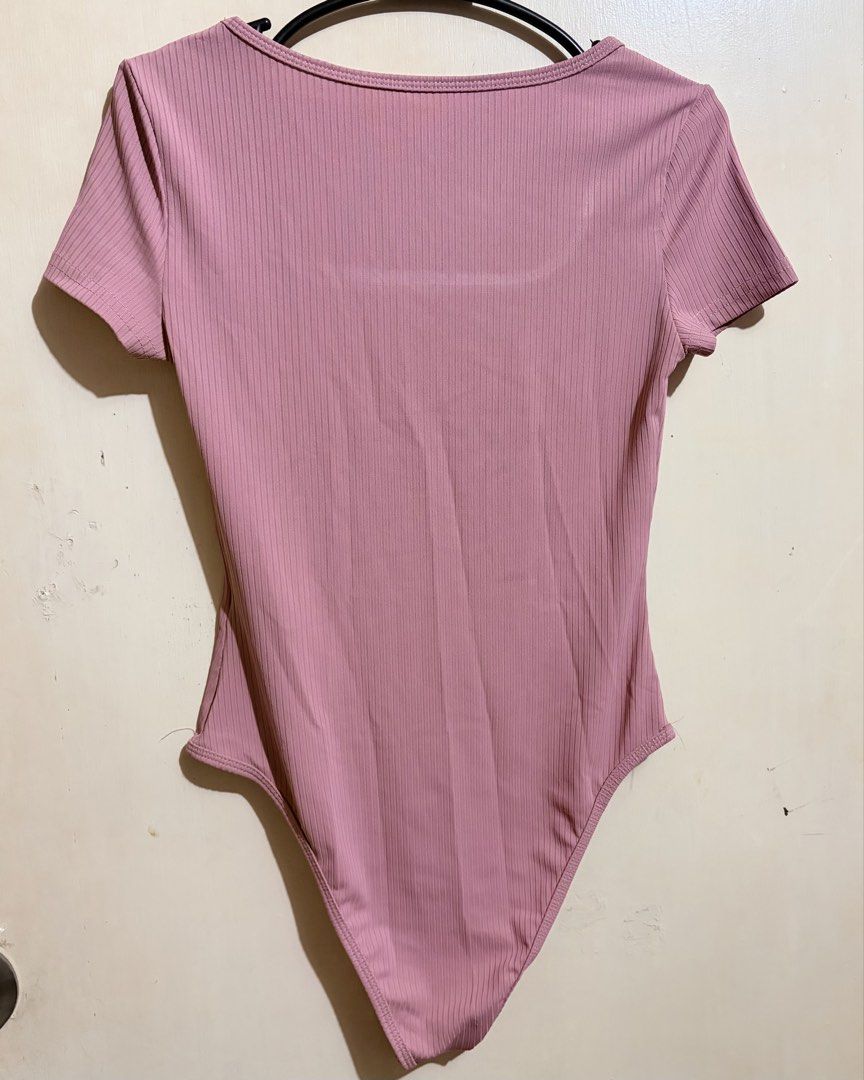 SHEIN Pink Ribbed Square Neck Bodysuit (Category: Sleeveless) located in Las Pinas. Submitted by jiakived (Listing ID 1469877827, Image 2). Description: - size: s - used once -mop: gcash/maribank/bdo - mod: jnt (STRICTLY NO COD).