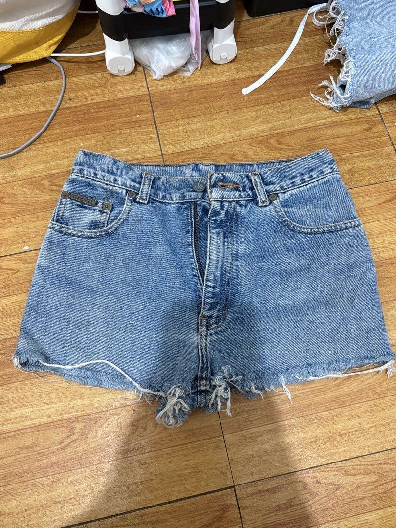 Shorts (Category: Shorts) located in Bacoor. Submitted by tashlav (Listing ID 1469847174, Image 1). Description: 24-25.