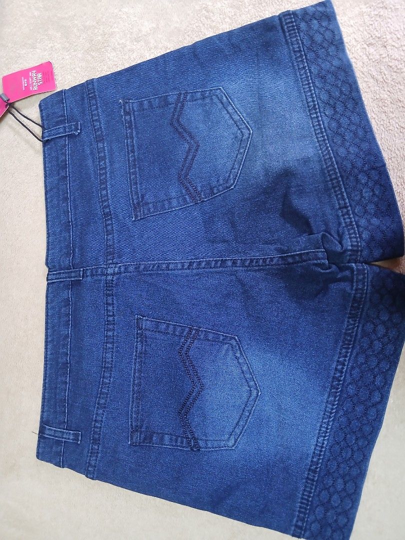 Shorts for sale (Category: Shorts) located in Antipolo. Submitted by macaroni10 (Listing ID 1469803005, Image 1). Description: 34 on tag color blue and black available color.